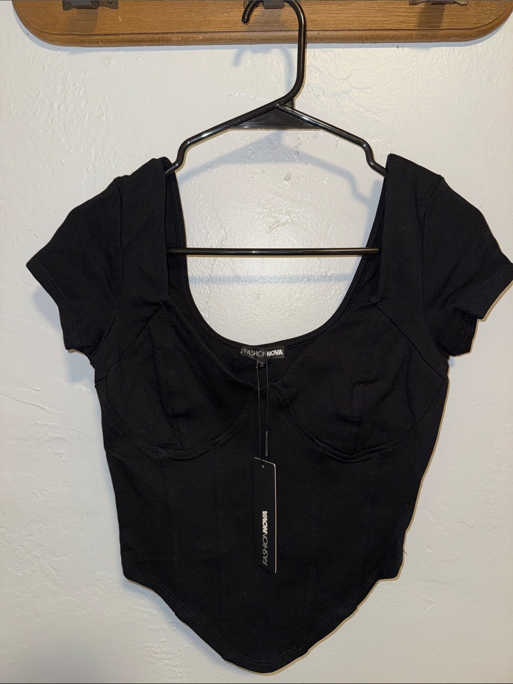 Fashion Nova Black Scoop-Neck Structured Cap Sleeve Crop Top